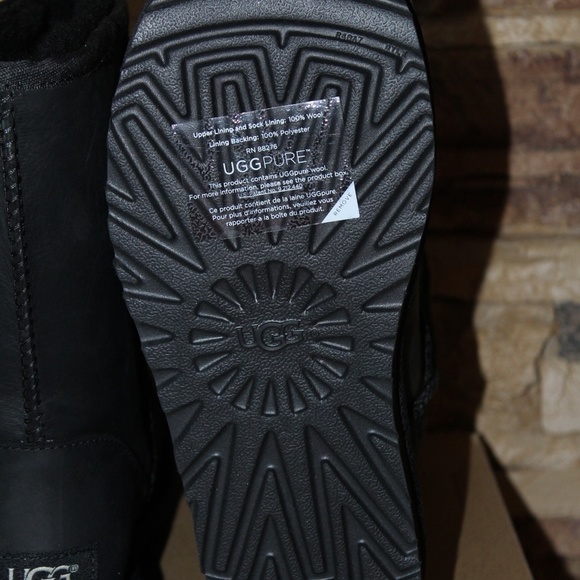 NIB UGG Waterproof Leather Shearling Classic Short Shearling Lined Boots Black - Picture 8 of 9